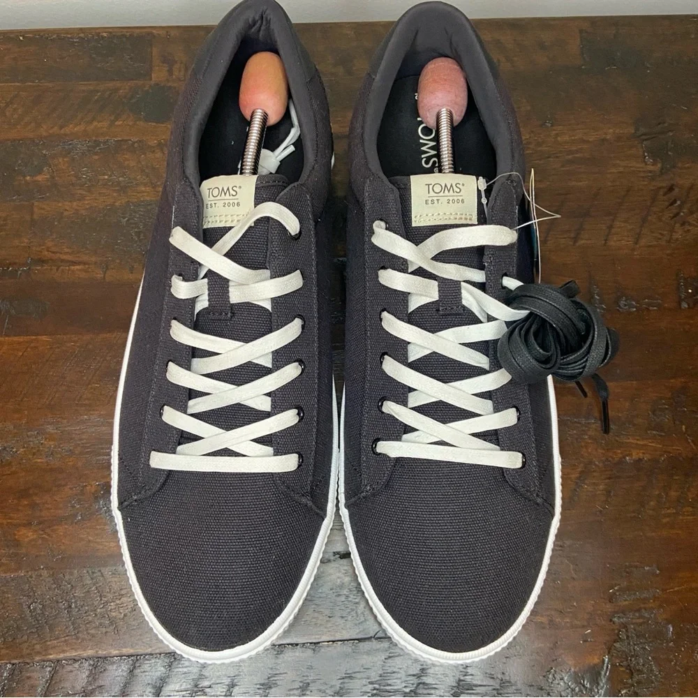Toms men carlson